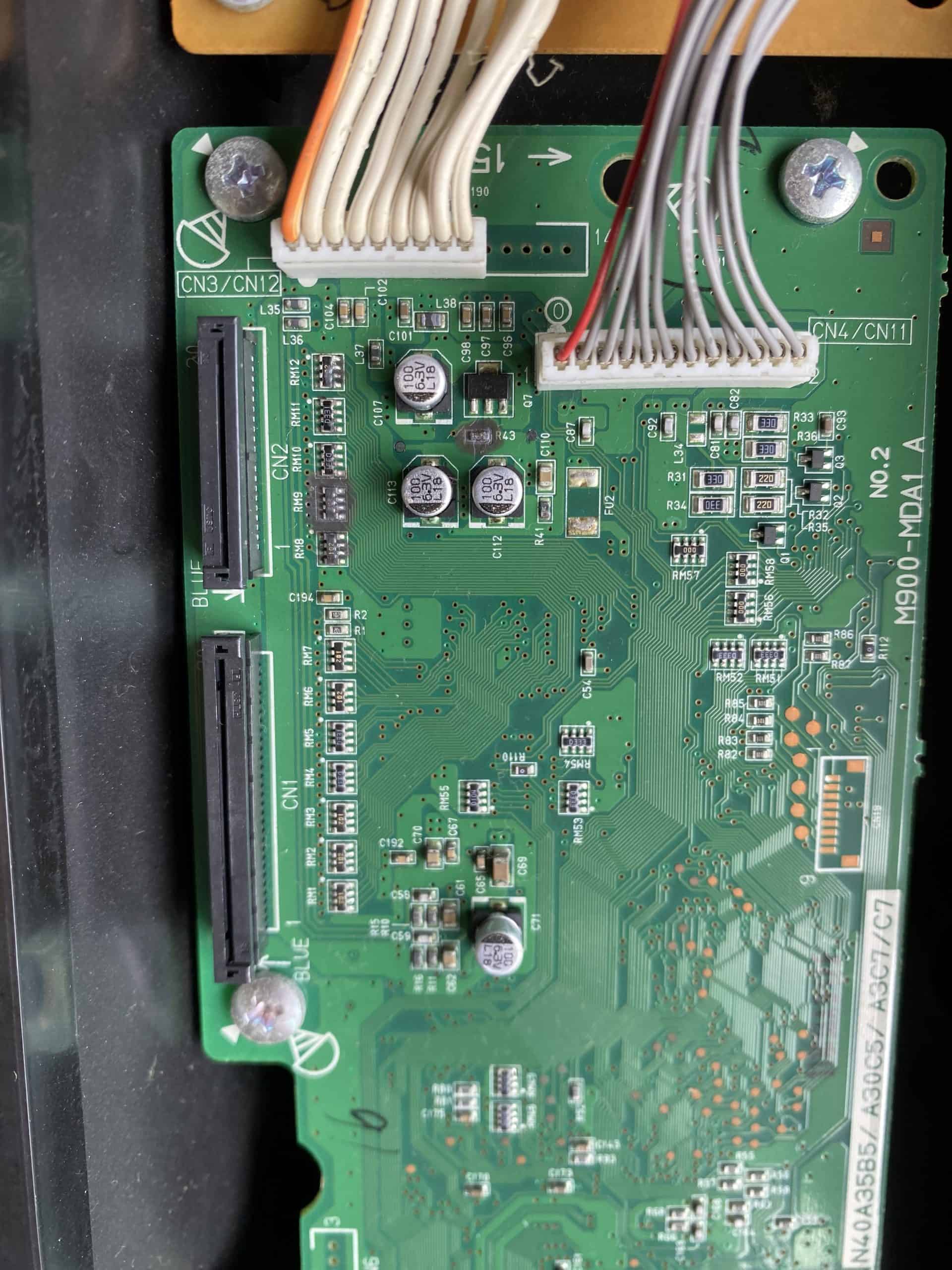 Bảng mạch điều khiển MIDI Controller đang được sửa chữa, đảm bảo hoạt động chính xác.