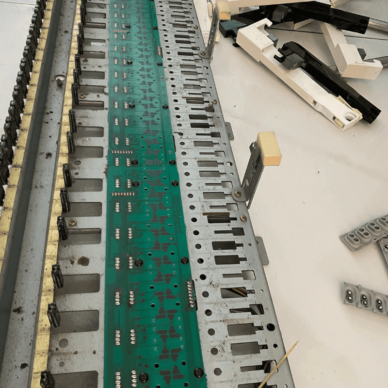 vận chuyển piano điện bị vỡ khung