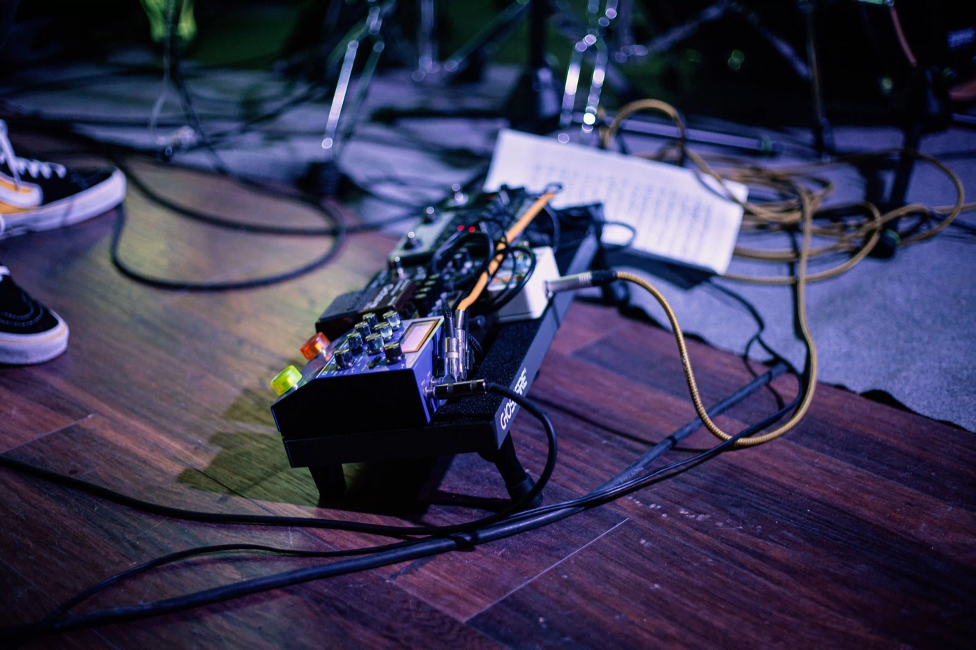 Bàn pedal guitar tiết kiệm chi phí