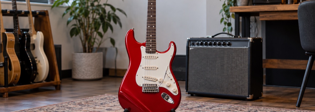 Strat-style guitar điện cho người mới