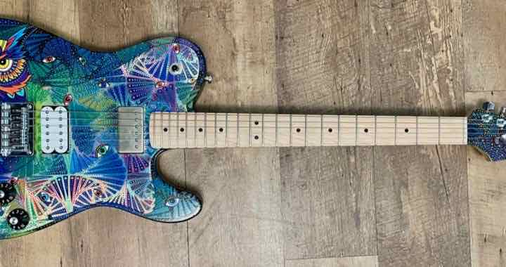 Bán đàn guitar điện custom hình vẽ